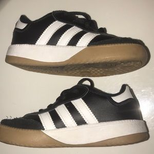 Size 9 youth Adidas Samba’s